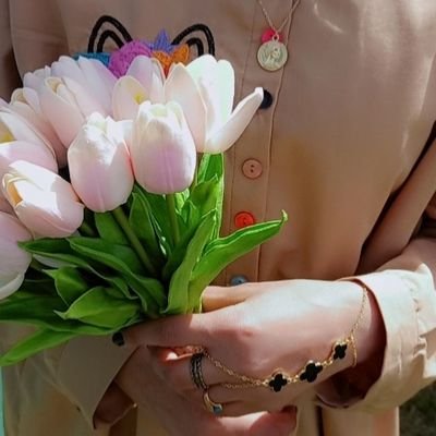 SarahAlhmedwe's profile picture. لملامح وجهج امن اشتاگ جيب اللي يسكتني 🥺🖤