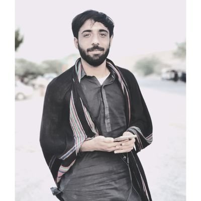 دانکہ چُنت روچ ءَ مساپر ساهگ ءِ رند ءَ تچیت
الّم ءَ جاهے نہ جاهے شپچراگے دپ کپیت
اُمرے ءَ کئے گوں زهیراں انتزار ءَ نشت کنت
پہ تئی بچکندگے ءَ کئے وتی جند ءَ