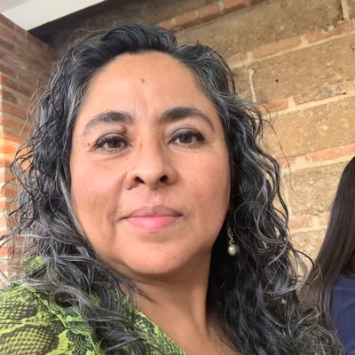 Acompañando a mujeres con inspiración, educación y desarrollo personal integral. Líder, coach ontológica, emprendedora. Lectora empedernida, aprendiz eterna.