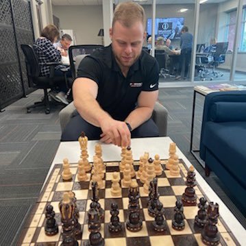 work in investment management. enjoy powerlifting and chess.