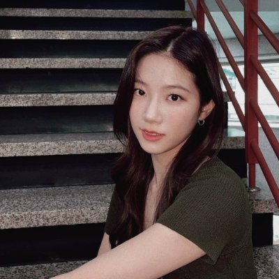 khazeua's profile picture. The fearless ethereal swan lake of @Lesseraphile.