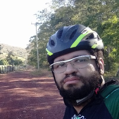 Budista, Professor, Metaleiro, Otaku, Ciclista, BJJ, Rugbier aposentado e sobretudo, Antirracista e Antifascista.