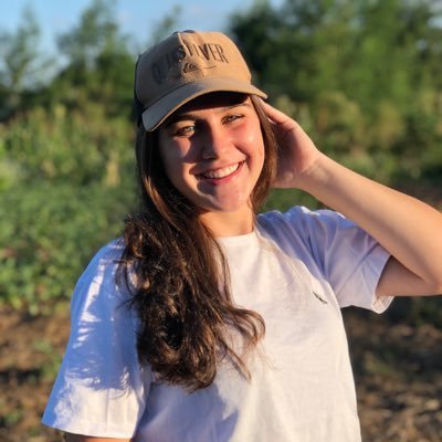 “She smiles and the world changes color.”✨🌎