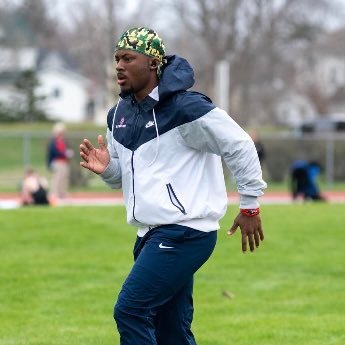 Humble youth in all things give thanks🙏🏽. 100m-10.54 200m-22.09
