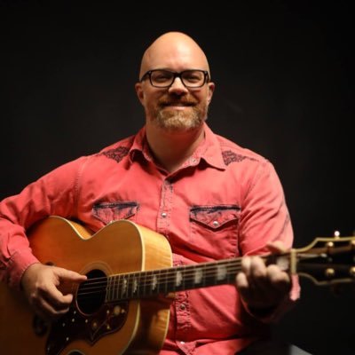Singer. Songwriter. Consultant at @tbdsolutionsinc. Husband. Father. @DeepGreensMusic band member. Dude w/ @CrisisResAssoc. Host of The Crisis Podcast.🏀🎸🎤❤️