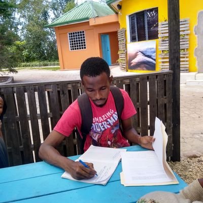 JeSuis303's profile picture. je passe une bonne partie de ma jeunesse à me construire à travers des livres, des films... coordonnateur de GRAAPE, propriétaire de ZAKA productions, ing.agr-