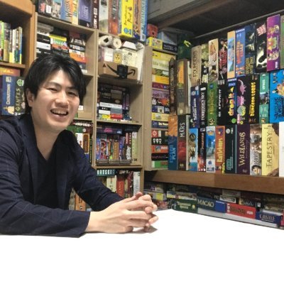 ボードゲームで生きる人。世界中のおすすめのボードゲームをいろんなメディアで紹介したり、人気漫画『キングダム』や『７つの習慣』をはじめ、いろんなコンテンツのボードゲームを開発してます。ボードゲームのプロとして『マツコの知らない世界』に出演。メディア出演やボードゲーム制作などのご依頼はHPかDMにどうぞ。