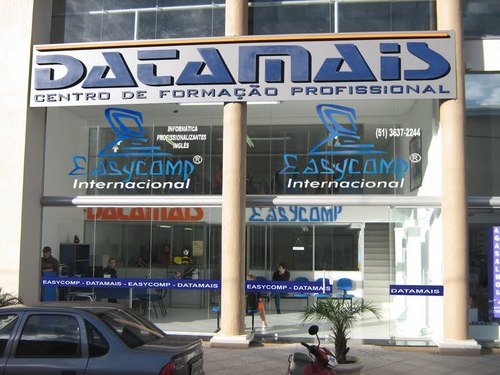 Uma escola com esforços e investimentos pra formar profissionais altamente qualificados, para que eles tenham grandes opurtunidades de crescimento no futuro!