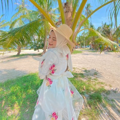 daunalpukat's profile picture. tukang kue 🍪 dan tukang makeup 💄