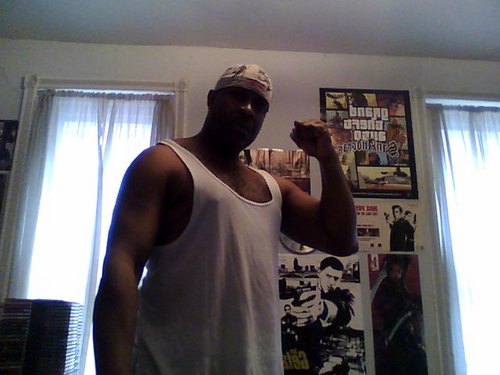 love music, to cook, my COWBOYS ,love fine women, love to cook , and watch movies on the big screen,.