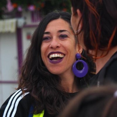 Anticapitalista, feminista, activista LGTBI y defensora de DDHH. Campogibraltareña de pueblo que se ha ido y ha vuelto. Hispanista crítica y fan de la educación
