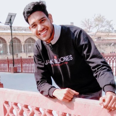 Dreamer Lover Believer
ये दुनियादारी मुझे आती नही
 सादगी ही है मेरे पास जो किसी को भाती नहीं✍️👑