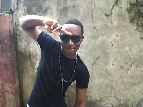 am cool,strong,sexy and love smooching with girls..,.,?','