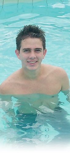 Brasileiro, Solteiro, 17 anos . Mossoró-Rn . Viver cada momento da vida é meu principal objetivo ''