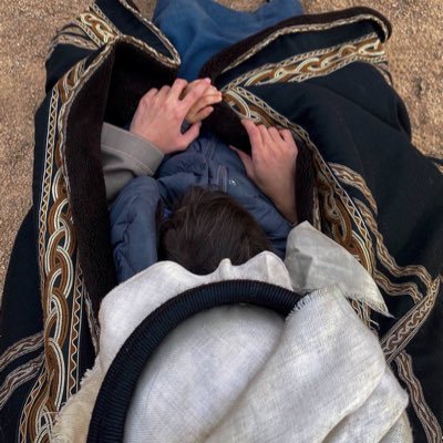 ‏وجهٍ لابغى عمري حشى ما أردّه 🤍