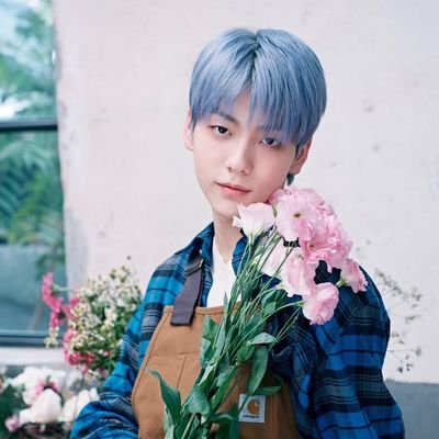 🤧🤧Try to live in chaos world while stan #1 Billboard singer and 4th gen IT bg💜💙💛