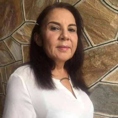 Profesora UC. Dra en Cuidado Humano. Analista de Realidades Humanas. Peregrina de la Esperanza. Comprometida con 🇻🇪.