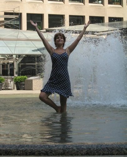 Lawyer, sometime: runner, exerciser, yogini; always lover of the law, books, food, wine and now gin (like a true lawyer)