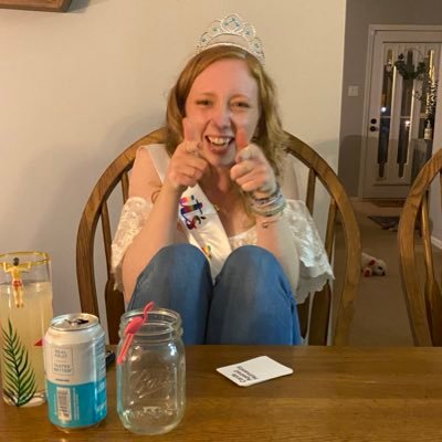 petuniiapiickle's profile picture. I can fit in a dryer.