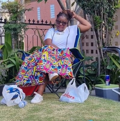 Pone_waTlhase's profile picture. Friend!Sister!Mother!lover! Awesome! #truestory