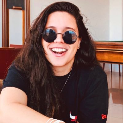 Cantora/ Compositora. 🎙♒️ Seduzida pela Alma..💛🍀 O amor pode curar o mundo! 💛 💍