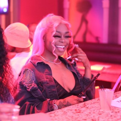 LondynPaigeee's profile picture. MKE ✈️ ATL. 24 🤑🇯🇲 Certified Lash Tech 💓 Self Taught Nail Tech 💅🏾 IG: @TheStonerTech @foreverlovepaige