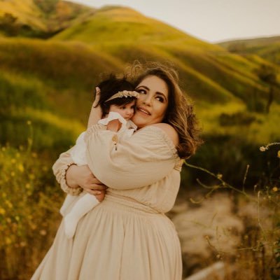 mericrosss_'s profile picture. ASU Bio👩🏻‍🔬 • OJ’s mama🤍