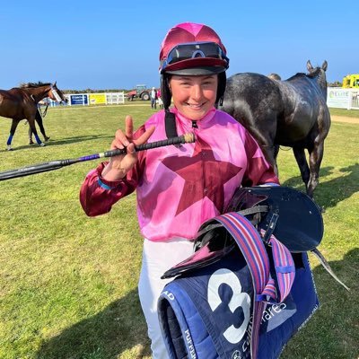 23, Cat B Amateur jockey, Jersey Girl🇯🇪 Insta ~ malzard17