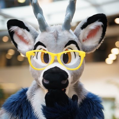 Curious deer • Software Architect • Foodie • Movies • Travelling • Nature • 🌈🦌☕️🍿🎮✈️🌱 • Suit by @Zuri_Studios