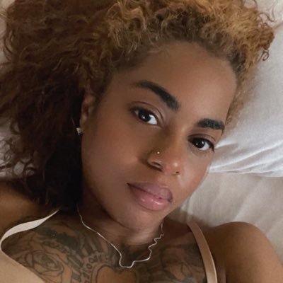 𝑀𝑜𝓉𝒽𝑒𝓇 , 𝐸𝓃𝓉𝓇𝑒𝓅𝓇𝑒𝓃𝑒𝓊𝓇 & 𝐵𝓊𝓈𝒾𝓃𝑒𝓈𝓈 𝒲𝑜𝓂𝒶𝓃 𝕊𝕙𝕠𝕡 𝕋𝕙𝕖 𝔾𝕝𝕒𝕞 ℂ𝕝𝕦𝕓