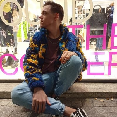 GnlzCortP's profile picture. ✨ We are bodies 🌹