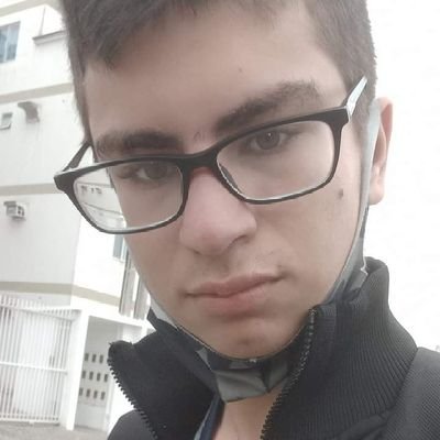 Apenas, um ser humano, existindo, sonhando, pensando.