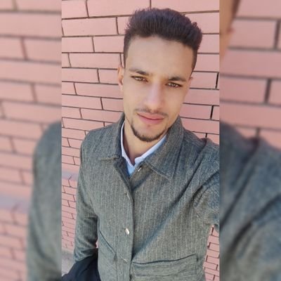 من يحيا على حرمان غيره من الضوء يُغرِق نفسه في عتمة ضله!🌑
Anyone who lives on depriving others of the light drowns himself in the darkness of his shadow!