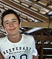 Cruzeirense Roxo , louco por futebol . viciado em @BONDEDASTRONDA . Orkut http://t.co/XglcYAkknb