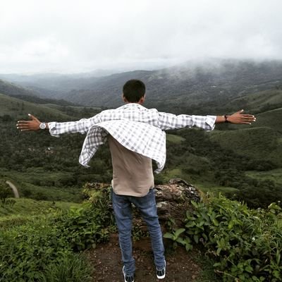 shraaps's profile picture. ಮನುಷ್ಯ ತಾನೇ ಸೃಷ್ಟಿಸಿದ ಕರ್ಕಶಕ್ಕೆ ಕಿವಿ ಮುಚ್ಚಿದ್ದ,
ಯಾರೂ ಕೇಳದ ರಾಗಕೆ ಎಲೆಯೊಂದು ತಲೆದೂಗುತ್ತಿತ್ತು..