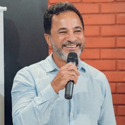 Prefeito de Itabira. Jornalista e Empreendedor. Fui diretor de Comunicação e Sustentabilidade da FIAT por 25 anos.