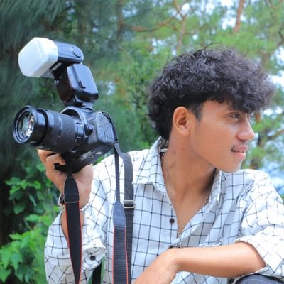 homo gay
   gak sukak yg gendut maaf🙏🙏🥺
kalok sukak DM aja jgn diem-diem😅