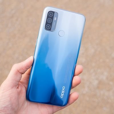 (Parody) Low end phone from OPPO.
Account and Phone owned by @JanluOfficial
Apperantly i launched at 400€... HOW?