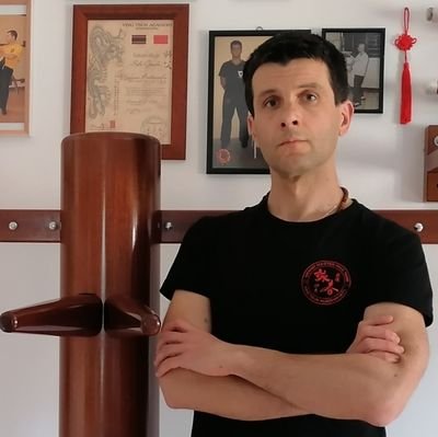 Insegnante di Ving Tsun Kung Fu - Coordinatore Italia Ving Tsun Academy, allievo di GM Paul Tang.  Consulente e programmatore informatico/elettronico.