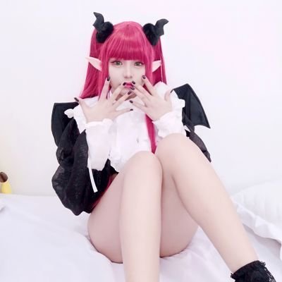cosplayer | dm for paid stuff | NOT AN ALTER SO FUCK OFF | NO BOOKINGS | accepting commissions & cosplay sponsorships
