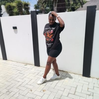 Thabisile_Sk's profile picture. UJ student 📚 extrovert