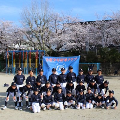 私たち小笹少年野球クラブは、福岡市中央区の小笹小学校を本拠地として野球を楽しんでいる　少年・少女野球チームです
所属小学校の制限はなく、近隣の複数の学校に通う子供たちが主に週末に集まって元気に活動しています
チームの方針は野球の上達のみにあらず、強いからだと考える力、仲間を思いやるこころを、野球を通して育むことです