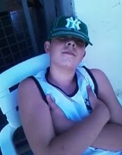 13 anos / Ariano / Estudo / Legal / Corinthiano / Divertido / Sonhador, mais tbm realista ! só quem conhec pra saber ;)