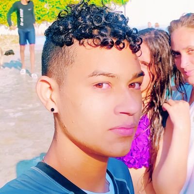 📍Hola qué tal📍
Bienvenidos✋a mi perfil
Me gusta: Bailar 🕺Cantar 🎤y Actuar 🎭
sequidme y os sigo insta @cristian_basulto15
