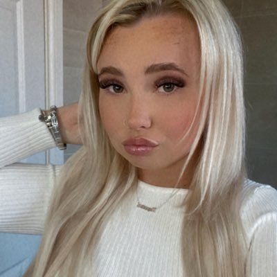 NicoleNugent19's profile picture. 🤍🤍🤍🖤🤍