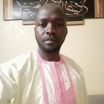 TouneNazirou's profile picture. Simple