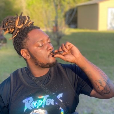 Formerly @Astronautkid15 #BellvilleMade #LLHomie #LLBonk #LLJimmyB #LLPoboy AMOSC:zoewiththeblow