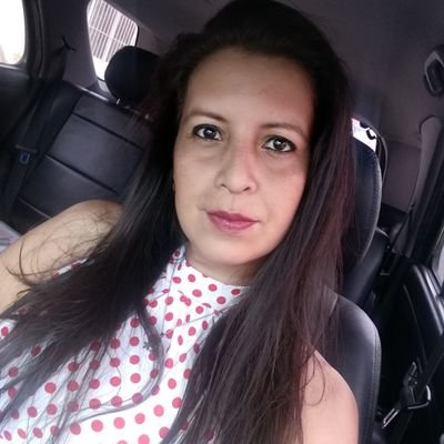 karinatravieso's profile picture. 