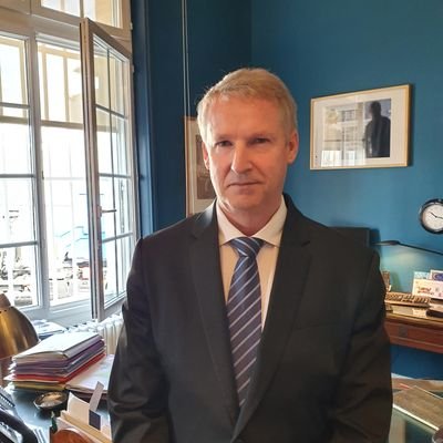 Directeur des prisons de Fresnes.
Ministère de la justice,
Administration Pénitentiaire depuis 1988.
Ces tweets n'engagent que moi.