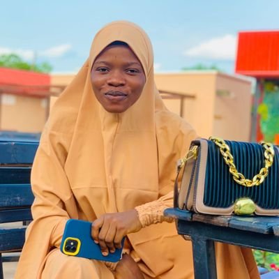 LokeRodiat's profile picture. Muslimah🧕•||•zoologist•||•Danfodite •||•humanitarian•||•fashion designer•||•Volunteer•||•photojournalist@https://prudentwatch.com/•||•Loke Clothing👚Empire👘